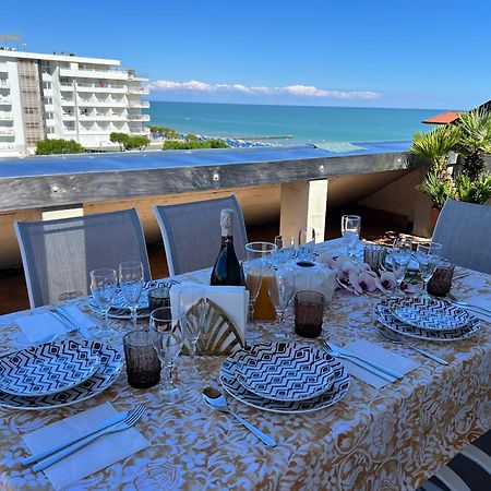 Blue Moon Penthouse Appartement Lido di Jesolo Buitenkant foto