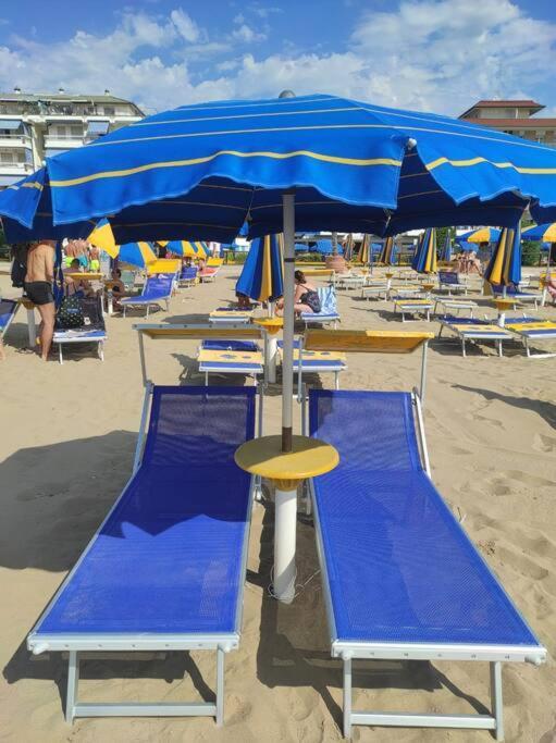 Blue Moon Penthouse Appartement Lido di Jesolo Buitenkant foto