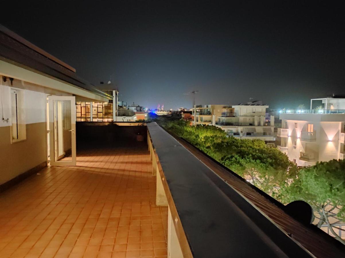 Blue Moon Penthouse Appartement Lido di Jesolo Buitenkant foto