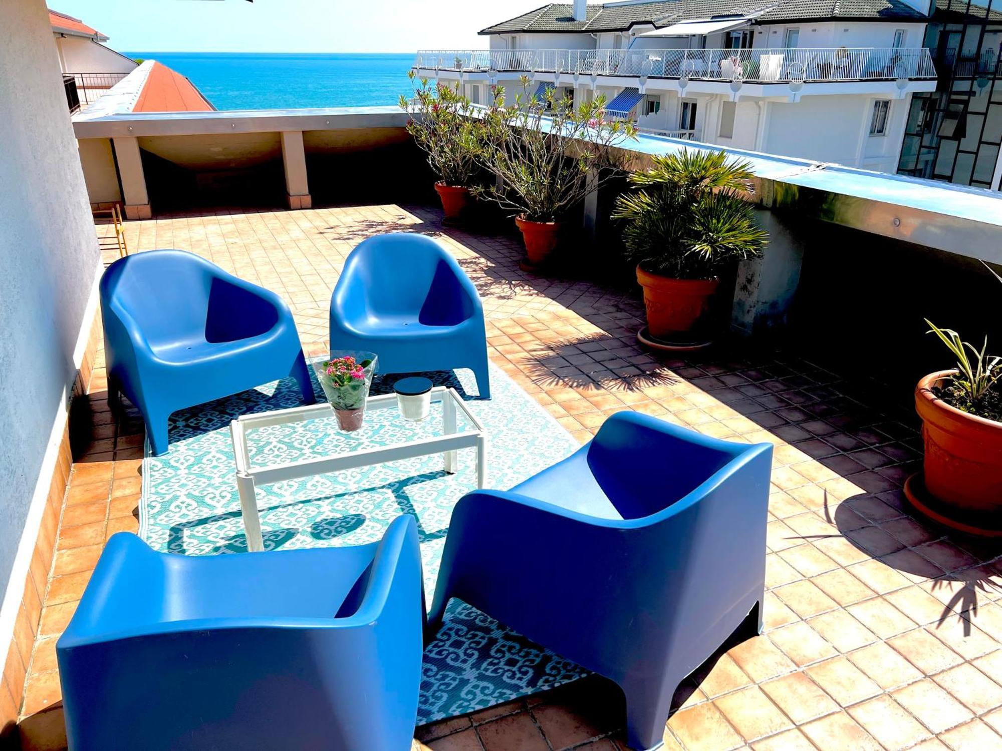 Blue Moon Penthouse Appartement Lido di Jesolo Buitenkant foto