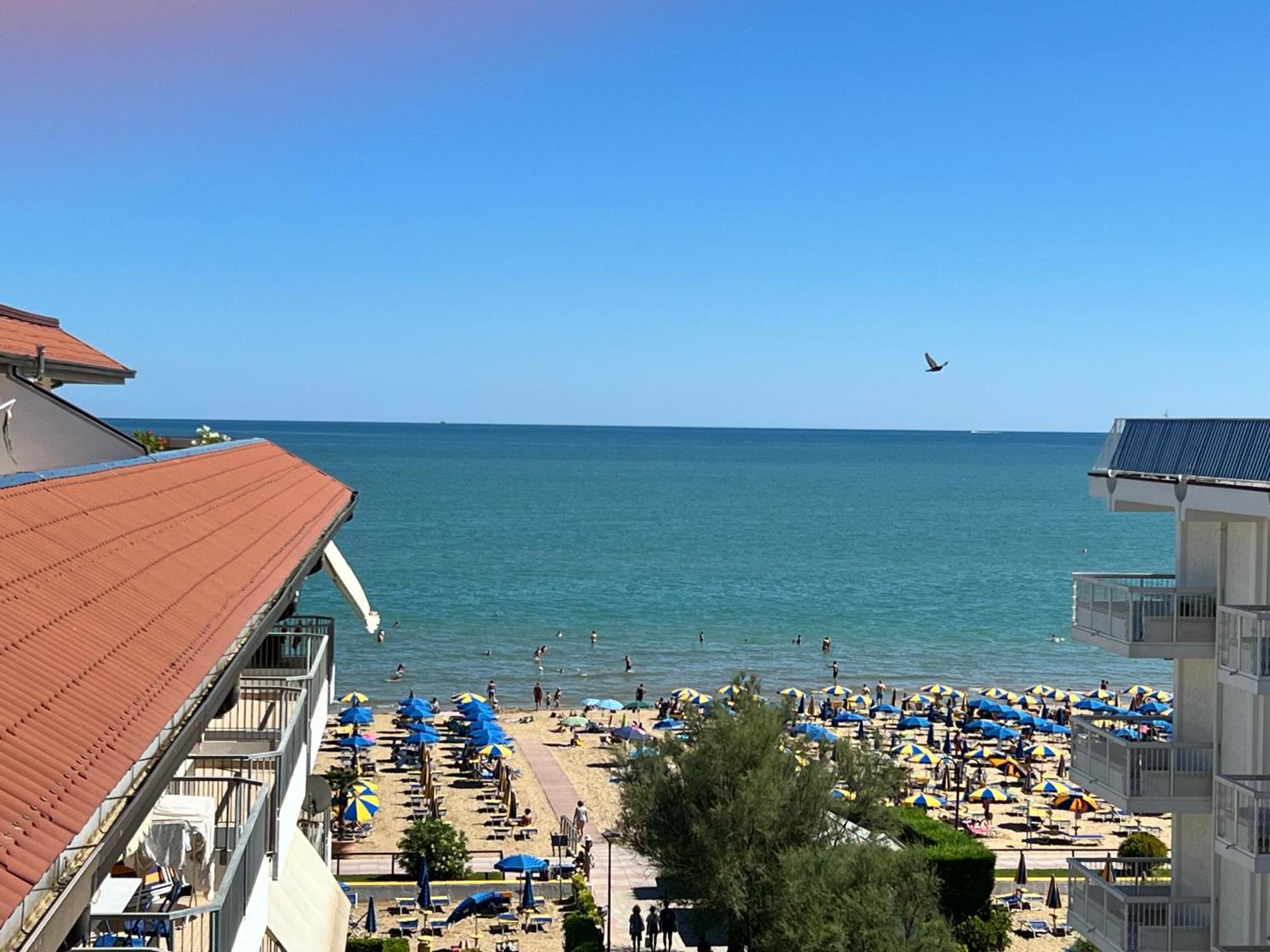 Blue Moon Penthouse Appartement Lido di Jesolo Buitenkant foto