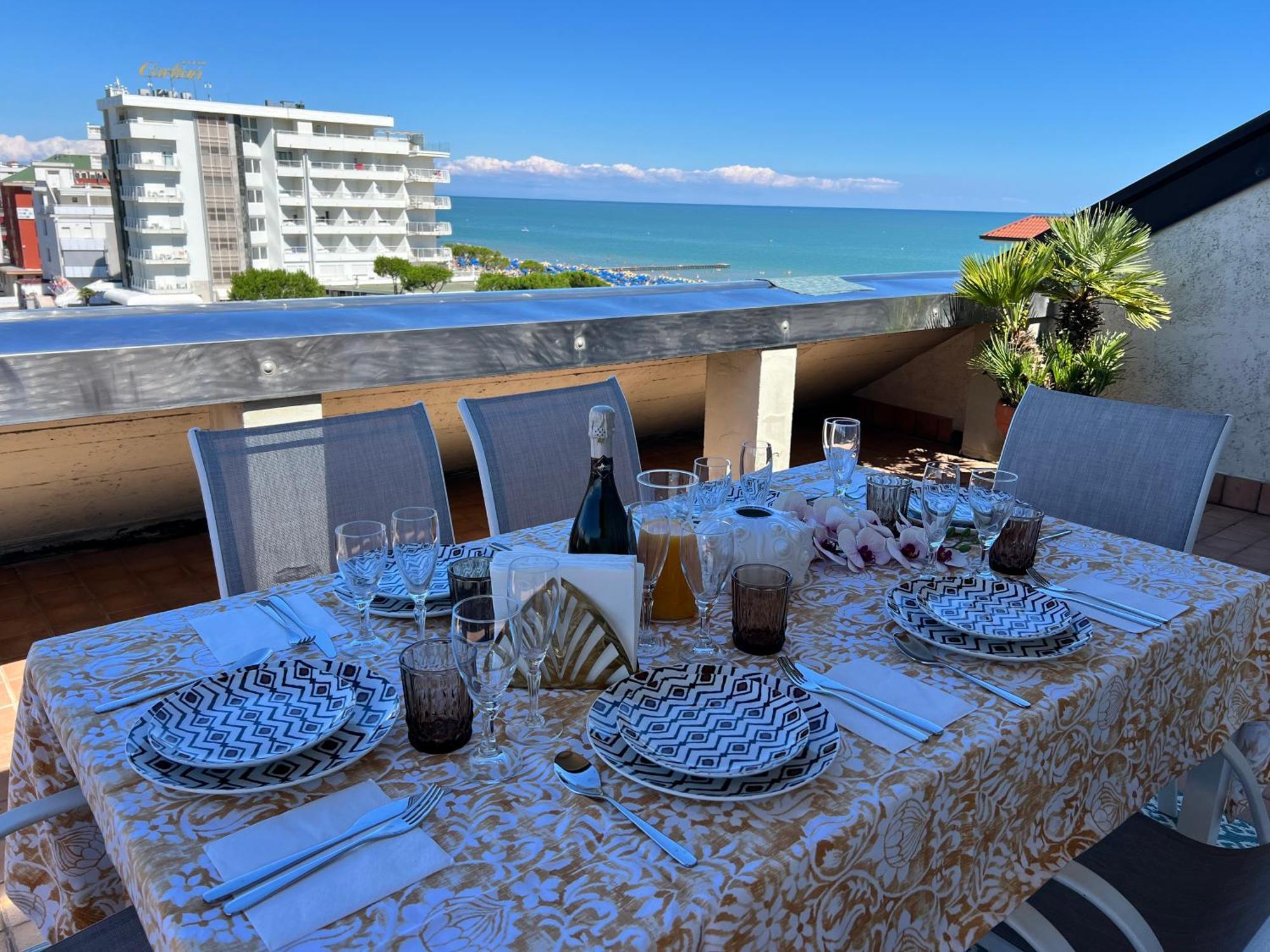 Blue Moon Penthouse Appartement Lido di Jesolo Buitenkant foto